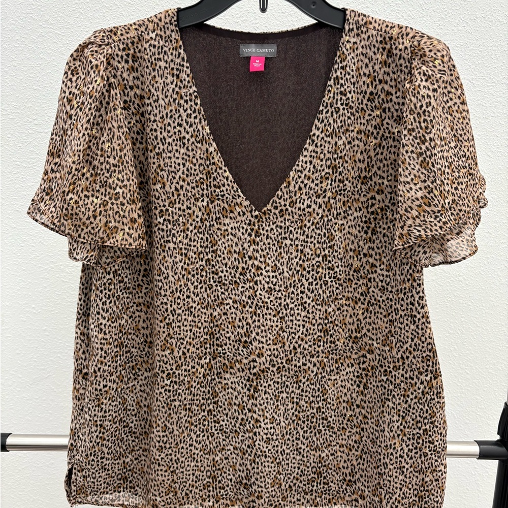 LIKE NEW Vince Camuto Animal Print V-Neck Blouse